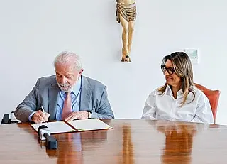 Lula cria salário-aluguel às vítimas de violência