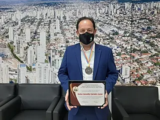 Waltinho Carneiro recebe medalha por mérito advocatício em Campo Grande