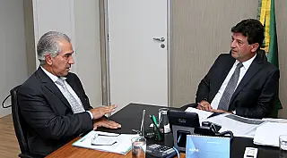 Em agenda com Mandetta, Reinaldo pede criação de Central de Compras nacional