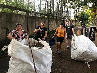 Dia de faxina na pista de caminhada