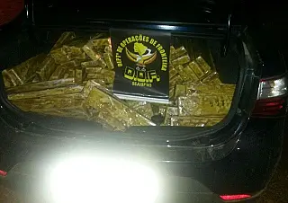 DOF apreende carro roubado com 259 quilos de maconha