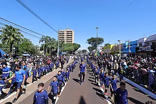 Mais de 31 mil pessoas prestigiaram desfile em Dourados