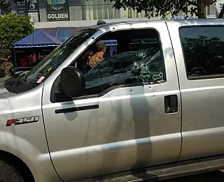 Homem é executado a tiros dentro de caminhonete na linha de fronteira