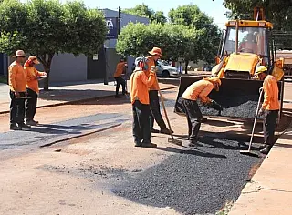 Prefeitura diz que tapa-buracos vai atender cidade inteira