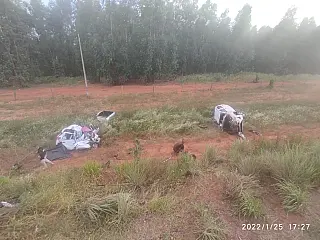 Pai, mãe e filho morrem ao terem carro atingido por caminhonete