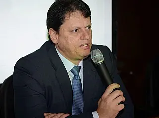 Governo estuda liquidar ou privatizar pelo menos 100 empresas