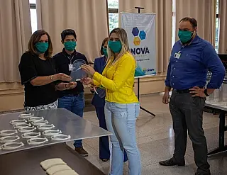 Aceleradora da Unigran doa materiais de proteção para servidores do HU em Dourados