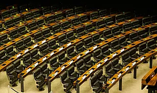Cerca de 70 parlamentares trocaram de legenda na janela partidária
