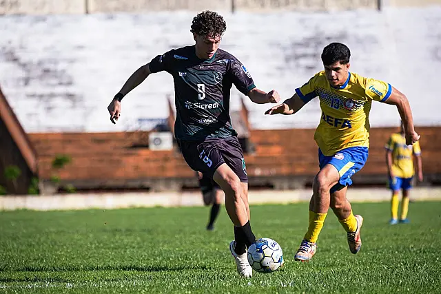 Sub-17 define semifinalistas neste sábado
